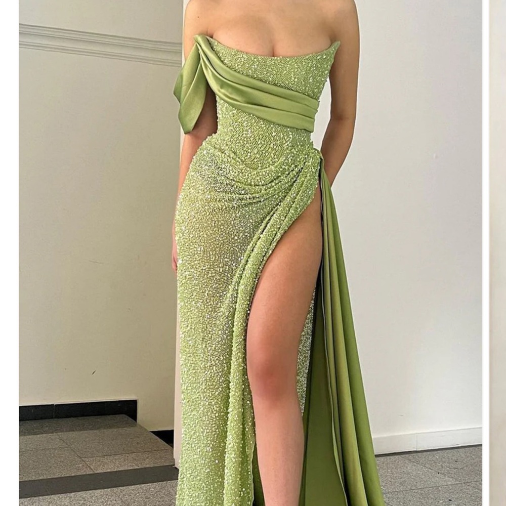 Prom dress brand new brand hongivey